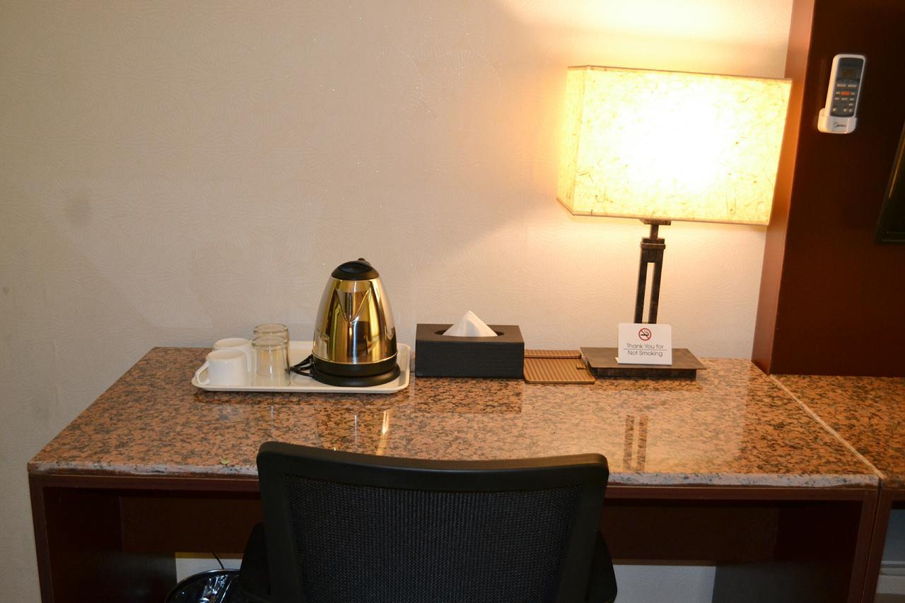 Hotel Broadway Yangon Bagian luar foto