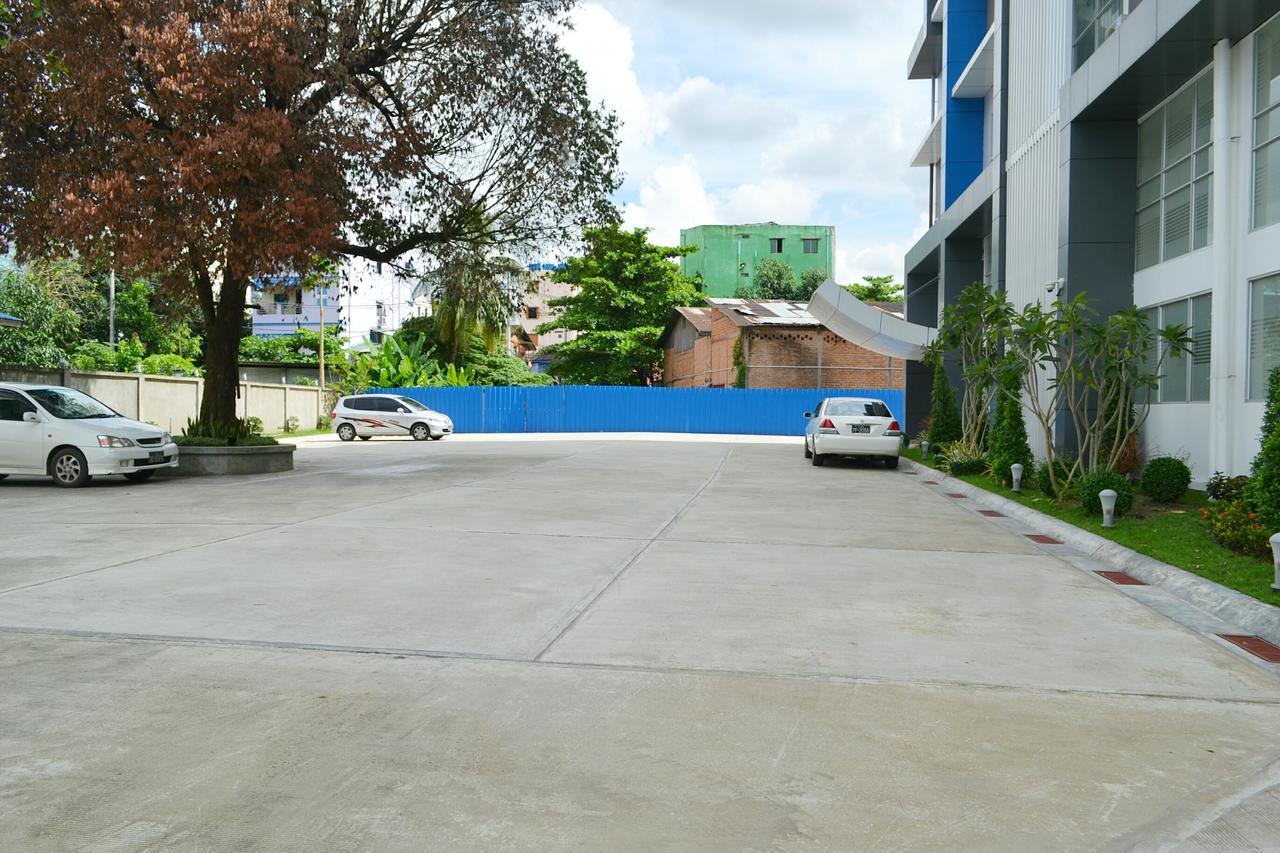 Hotel Broadway Yangon Bagian luar foto