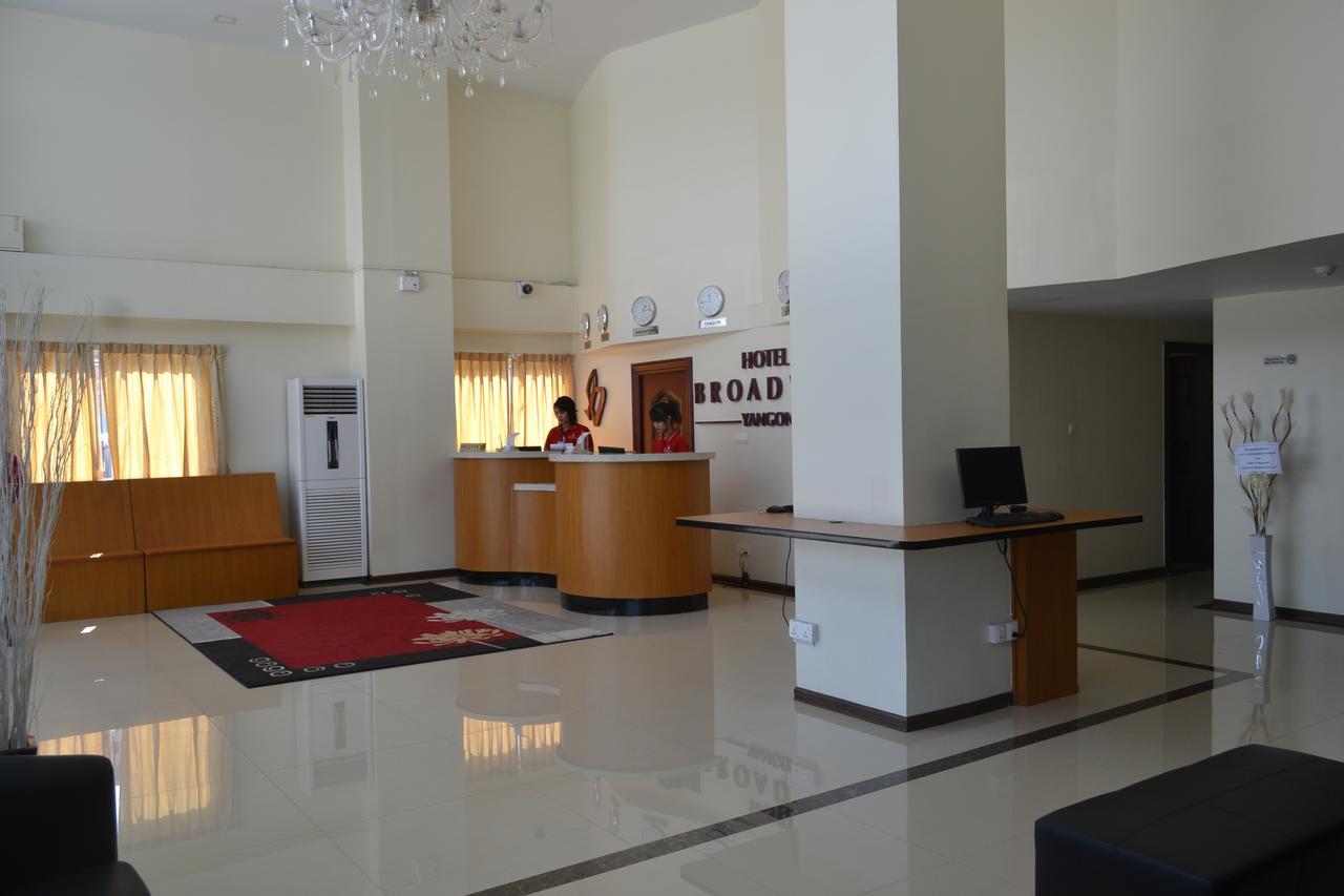 Hotel Broadway Yangon Bagian luar foto