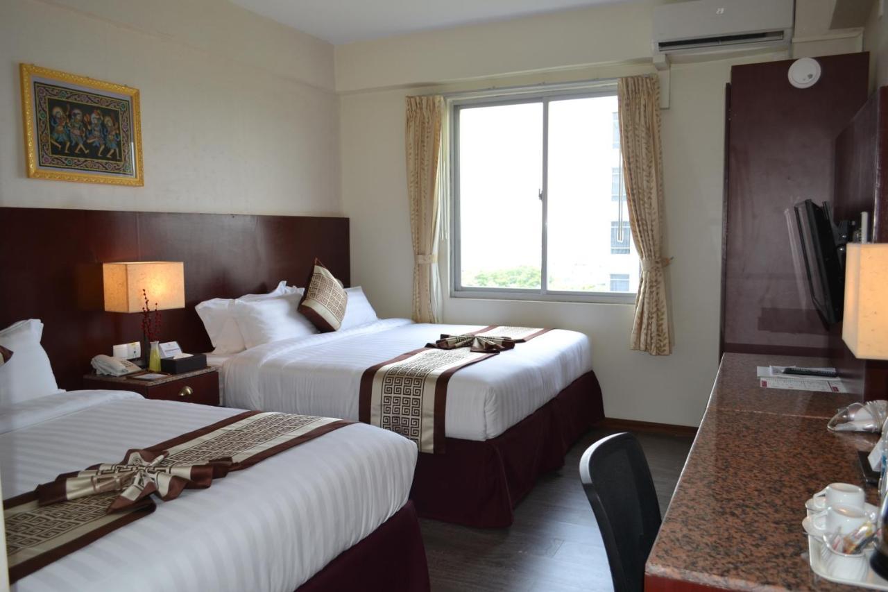 Hotel Broadway Yangon Bagian luar foto