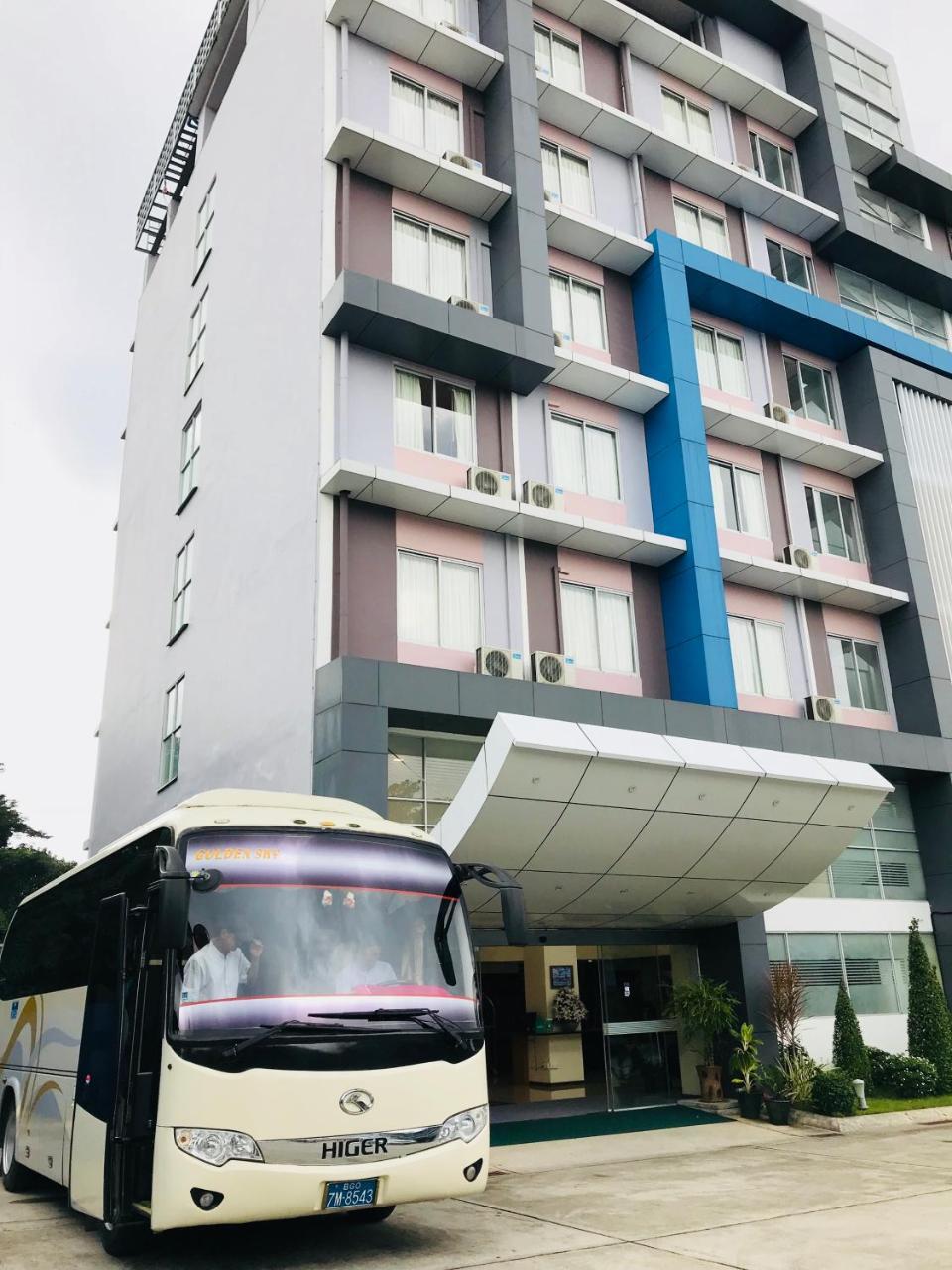 Hotel Broadway Yangon Bagian luar foto