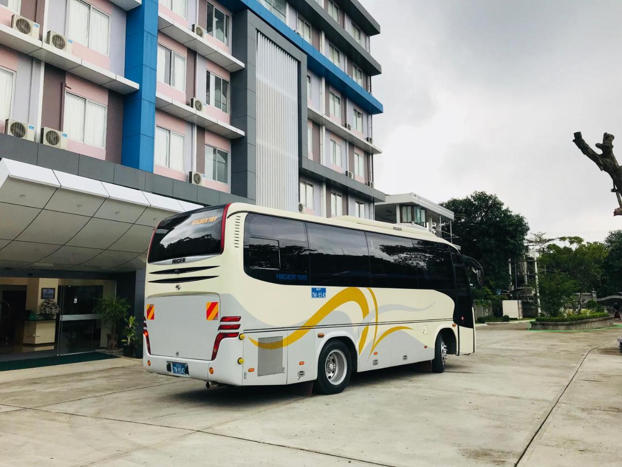 Hotel Broadway Yangon Bagian luar foto