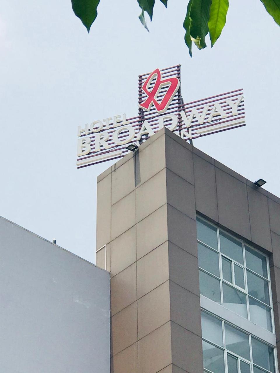 Hotel Broadway Yangon Bagian luar foto