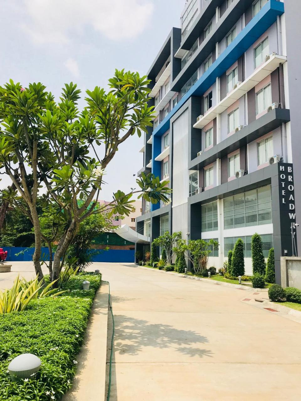 Hotel Broadway Yangon Bagian luar foto