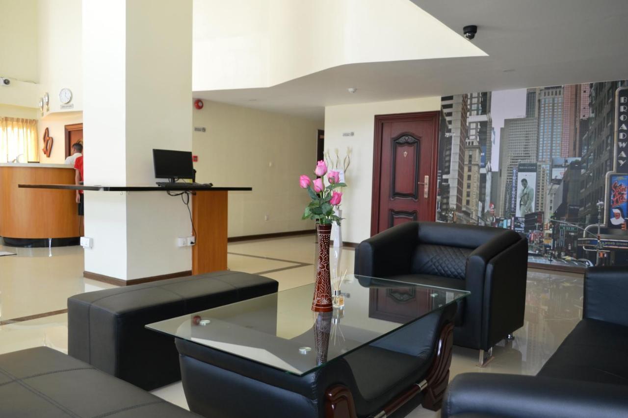Hotel Broadway Yangon Bagian luar foto