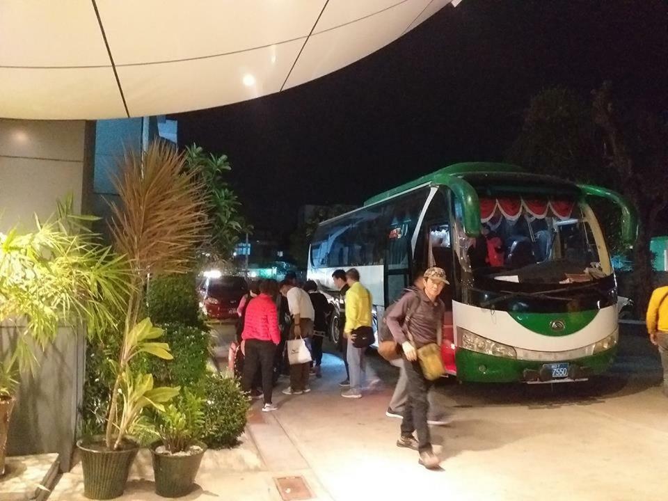 Hotel Broadway Yangon Bagian luar foto