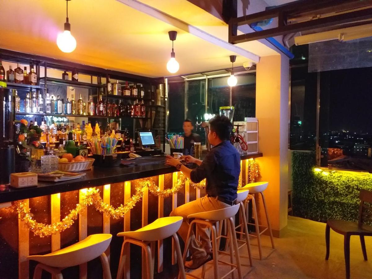 Hotel Broadway Yangon Bagian luar foto