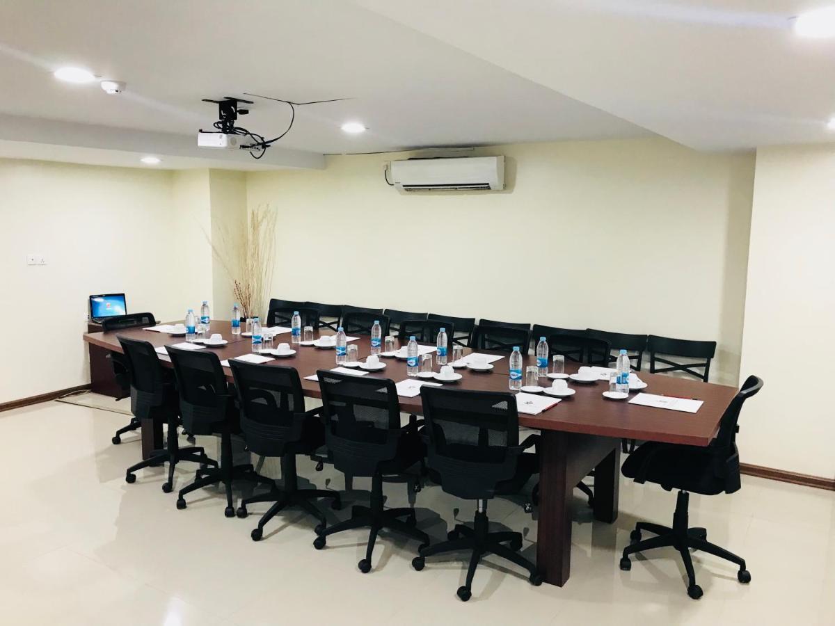 Hotel Broadway Yangon Bagian luar foto