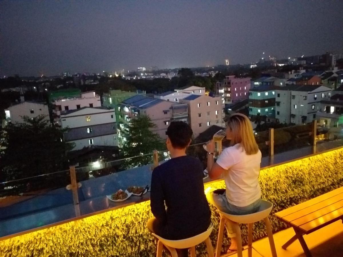 Hotel Broadway Yangon Bagian luar foto